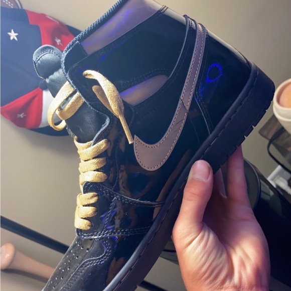 Jordan 1 Retro High Black Metallic Gold size 10/2 - Picture 13 of 16